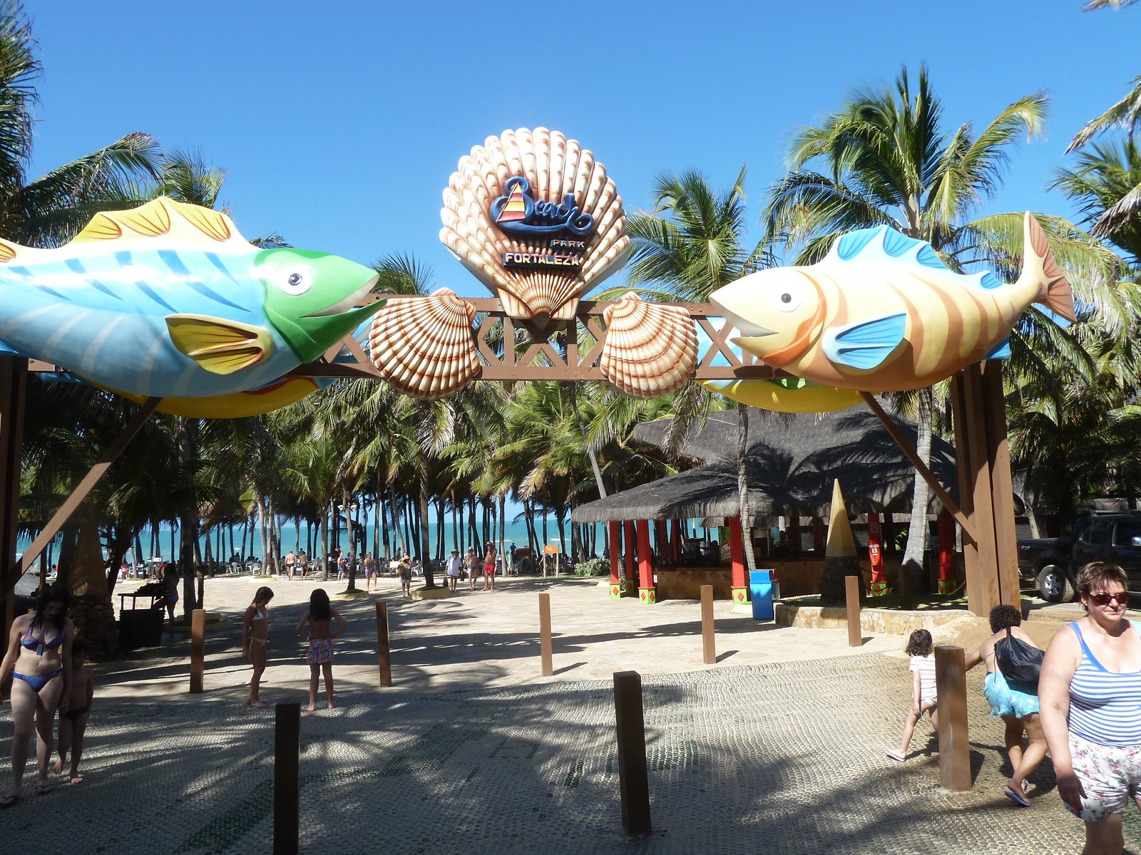 Fortaleza,_CE,_Beach_Park_e_Mar_-_panoramio